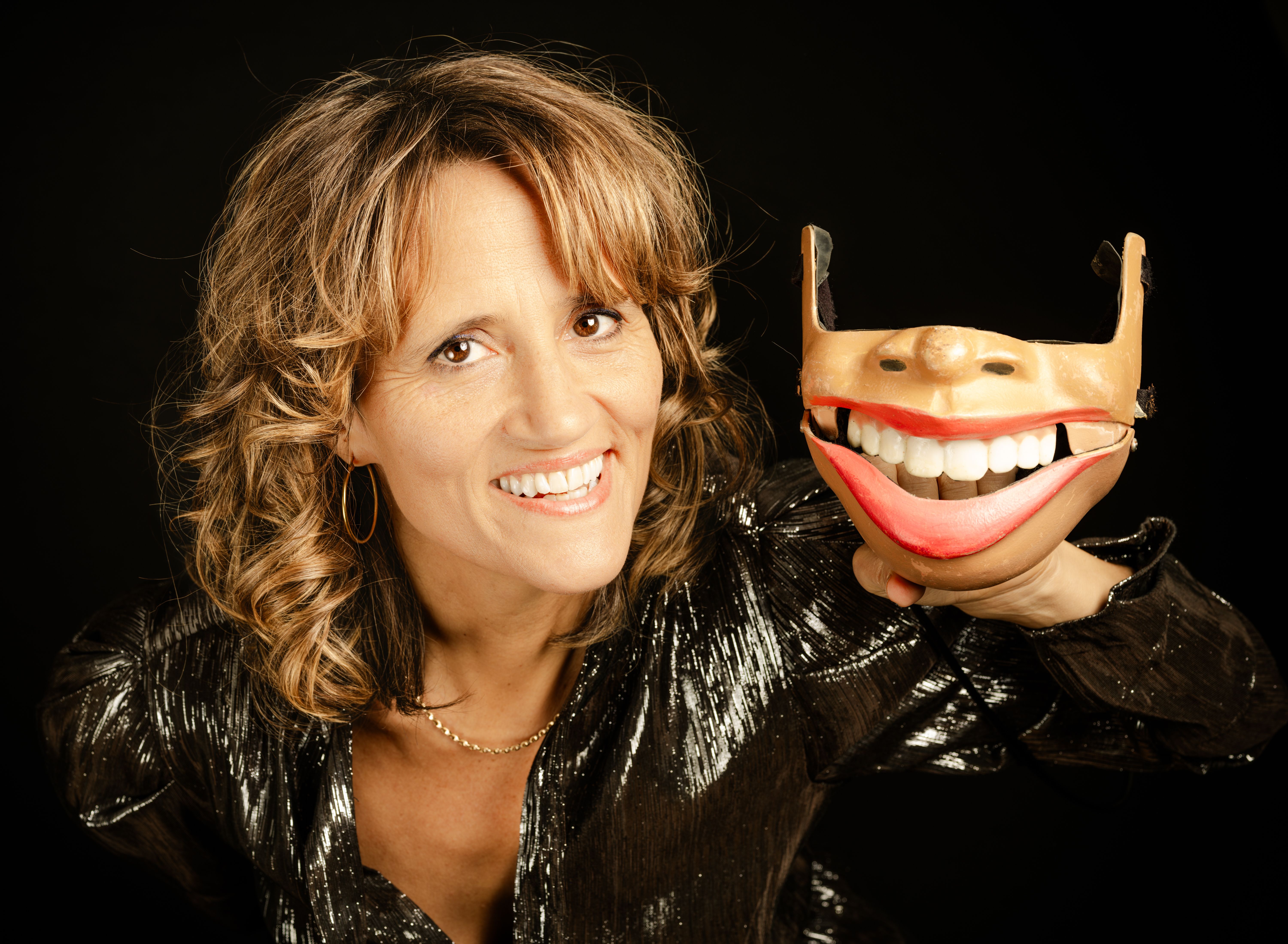 Nina  Conti 